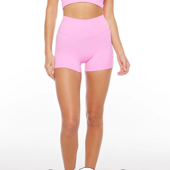 Crop shop boutique freedom scrunch shorts - Picture 2 of 6